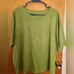 Universal Threads Women's Lime Green T shirt